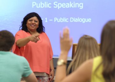 O Novo Professor: não basta repassar conteúdo, é preciso estimular a curiosidade e o pensar