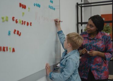 Escola Bilíngue Infantil: Entenda como funciona e se vale a pena