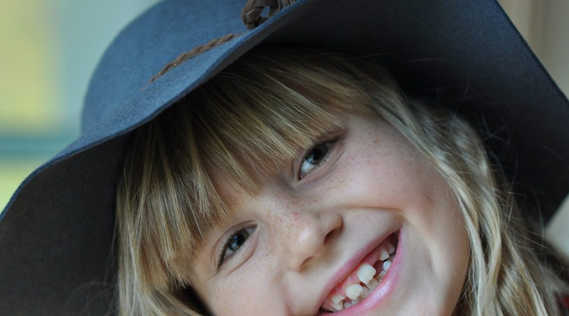 menina-dentes-de-leite
